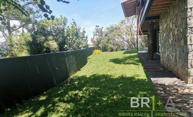 Atractiva casa nueva con vista al lago en condominio en Valle de Bravo