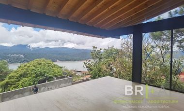 Atractiva casa nueva con vista al lago en condominio en Valle de Bravo