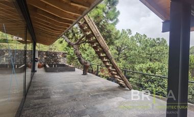 Atractiva casa nueva con vista al lago en condominio en Valle de Bravo