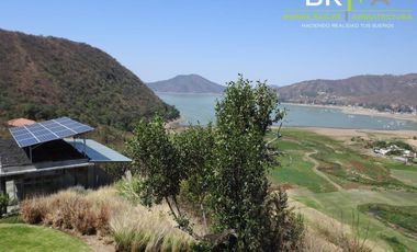 Casa en venta con vista espectacular al lago.