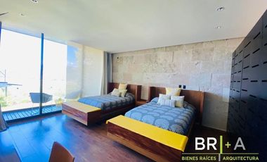 Casa en venta con vista espectacular al lago.