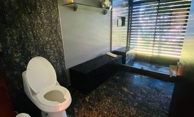 Casa en venta con vista espectacular al lago.