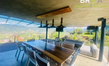 Casa en venta con vista espectacular al lago.