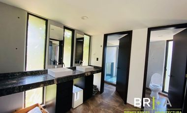 Casa en venta con vista espectacular al lago.