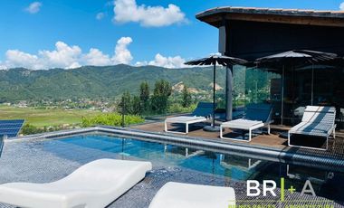 Casa en venta con vista espectacular al lago.