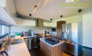 Casa en venta con vista espectacular al lago.