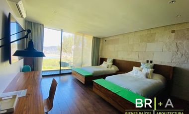 Casa en venta con vista espectacular al lago.