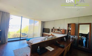 Casa en venta con vista espectacular al lago.