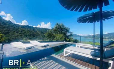Casa en venta con vista espectacular al lago.