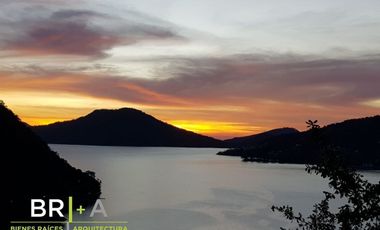 Casa en venta con vista espectacular al lago.