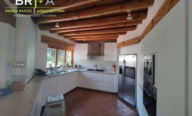 Excelente propiedad con acceso al lago en zona de Avándaro.