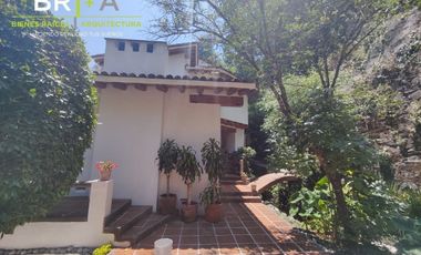 Excelente propiedad con acceso al lago en zona de Avándaro.