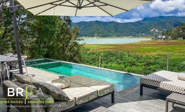 Casa en venta con acceso al lago en La Peña.