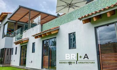 Casa en venta con acceso al lago en La Peña.
