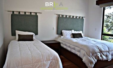 Casa en exclusivo condominio en la Peña  con acceso y vista al lago.