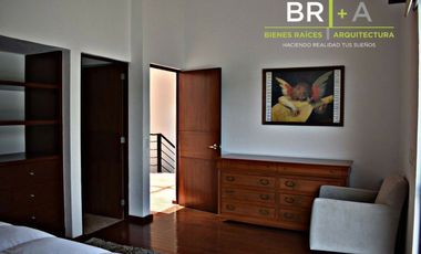Casa en exclusivo condominio en la Peña  con acceso y vista al lago.