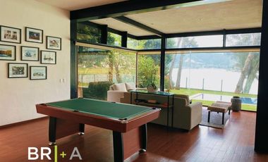 Casa en exclusivo condominio en la Peña  con acceso y vista al lago.