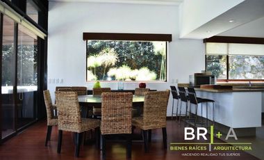 Casa en exclusivo condominio en la Peña  con acceso y vista al lago.