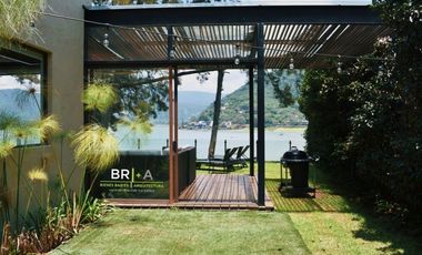 Casa en exclusivo condominio en la Peña  con acceso y vista al lago.