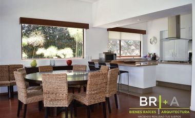 Casa en exclusivo condominio en la Peña  con acceso y vista al lago.