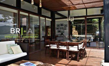 Casa en exclusivo condominio en la Peña  con acceso y vista al lago.