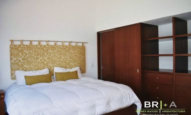 Casa en exclusivo condominio en la Peña  con acceso y vista al lago.