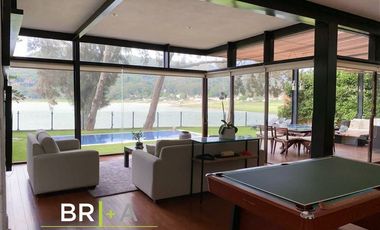 Casa en exclusivo condominio en la Peña  con acceso y vista al lago.