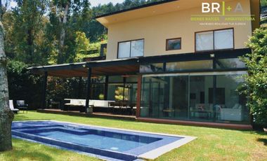 Casa en exclusivo condominio en la Peña  con acceso y vista al lago.