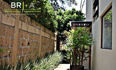 Casa en exclusivo condominio en la Peña  con acceso y vista al lago.