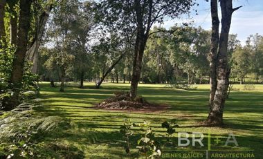 Casa rodeada de hermosas vistas y con río en el Club de Golf Avándaro