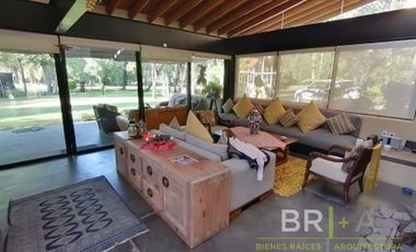 Casa rodeada de hermosas vistas y con río en el Club de Golf Avándaro