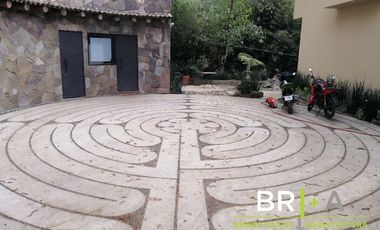 Casa rodeada de hermosas vistas y con río en el Club de Golf Avándaro