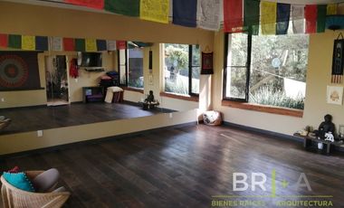 Casa rodeada de hermosas vistas y con río en el Club de Golf Avándaro