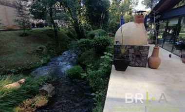 Casa rodeada de hermosas vistas y con río en el Club de Golf Avándaro