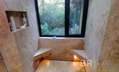Casa rodeada de hermosas vistas y con río en el Club de Golf Avándaro