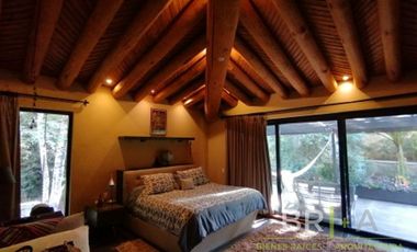 Casa rodeada de hermosas vistas y con río en el Club de Golf Avándaro