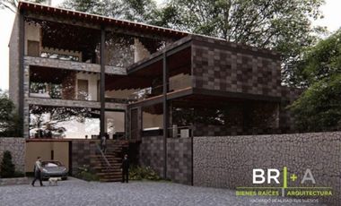 Casa en venta en Avándaro dentro de fraccionamiento boscoso.
