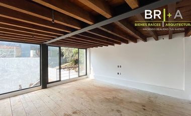 Casa en venta dentro de fraccionamiento con amenidades en Avándaro