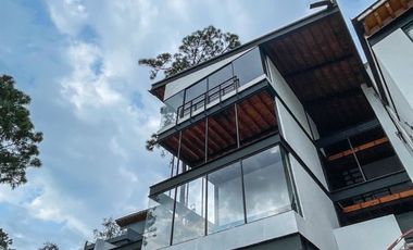 Casa en venta dentro de fraccionamiento con amenidades en Avándaro