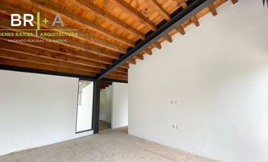 Casa en venta dentro de fraccionamiento con amenidades en Avándaro