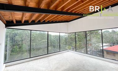 Casa en venta dentro de fraccionamiento con amenidades en Avándaro