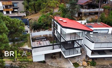 Casa en venta dentro de fraccionamiento con amenidades en Avándaro