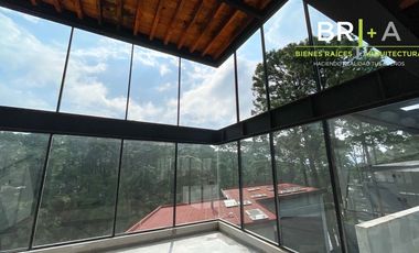 Casa en venta dentro de fraccionamiento con amenidades en Avándaro