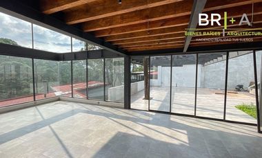 Casa en venta dentro de fraccionamiento con amenidades en Avándaro