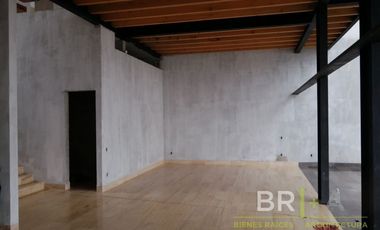 ¡Estrene casa de diseño vanguardista con terraza y vista al lago!