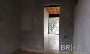 ¡Estrene casa de diseño vanguardista con terraza y vista al lago!