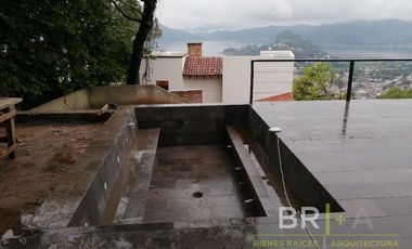 ¡Estrene casa de diseño vanguardista con terraza y vista al lago!