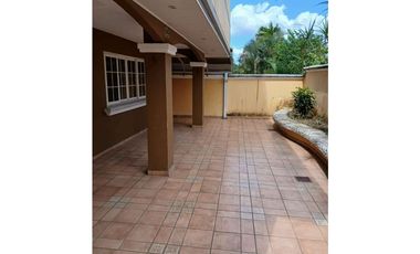 Venta de casa en Rainforest Villas (Residencial Las Huacas) GTA