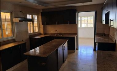 Venta de casa en Rainforest Villas (Residencial Las Huacas) GTA