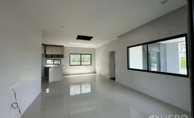 For sale 4 Bedroom Detached House in Setthasiri Wongwaen-Lamlukka in Bueng Kham Phroi, Lam Luk Ka, Pathum Thani